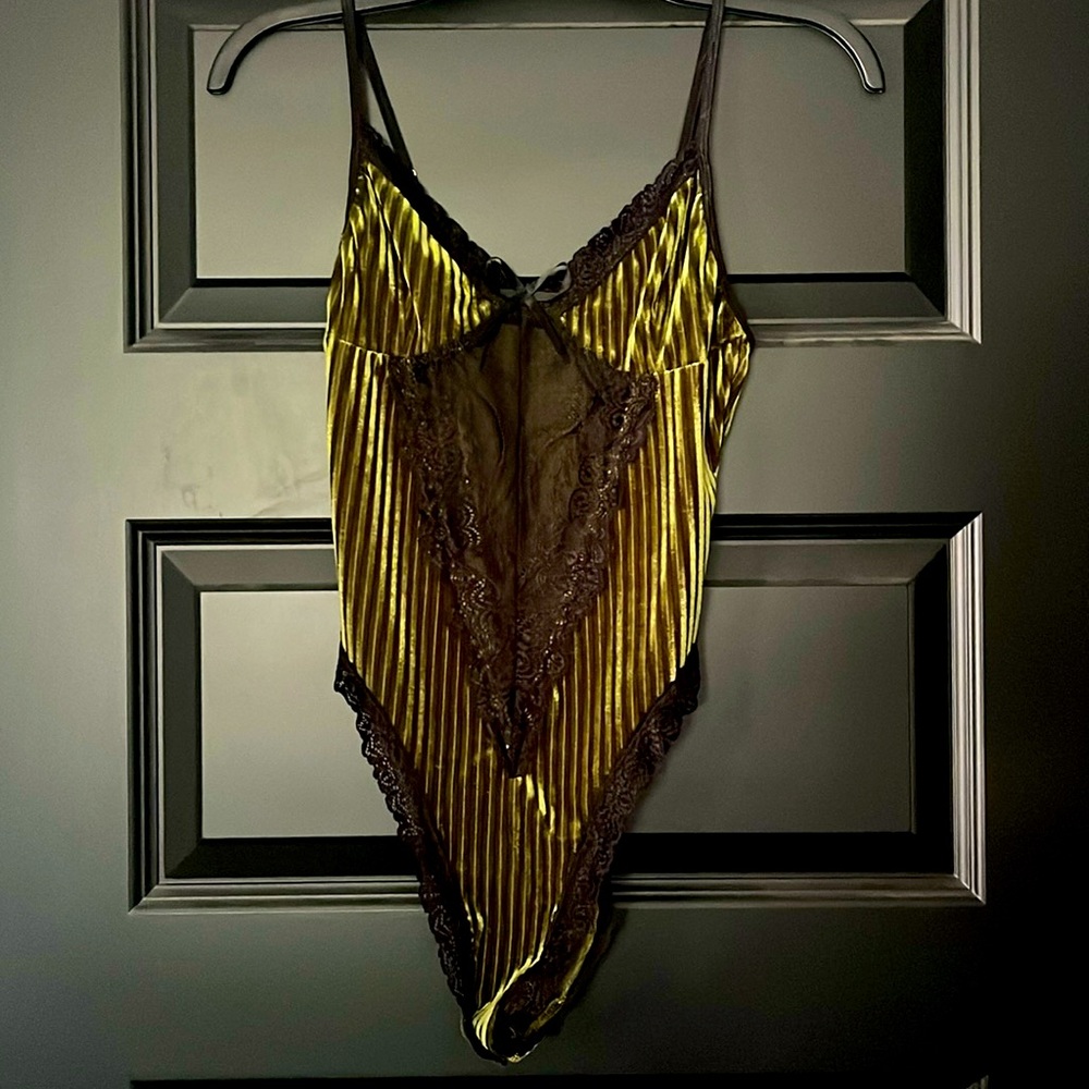 Velvet detail Bodysuit